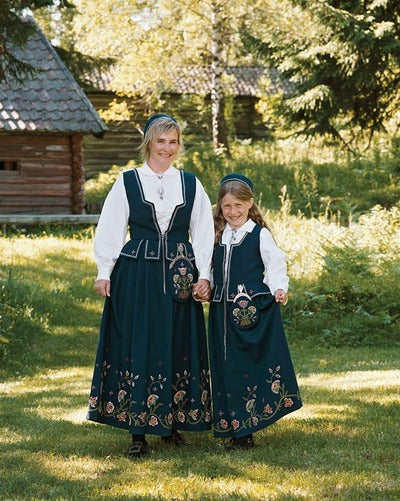 Eyelets-Vest-Oppland bunad-oxidized silver