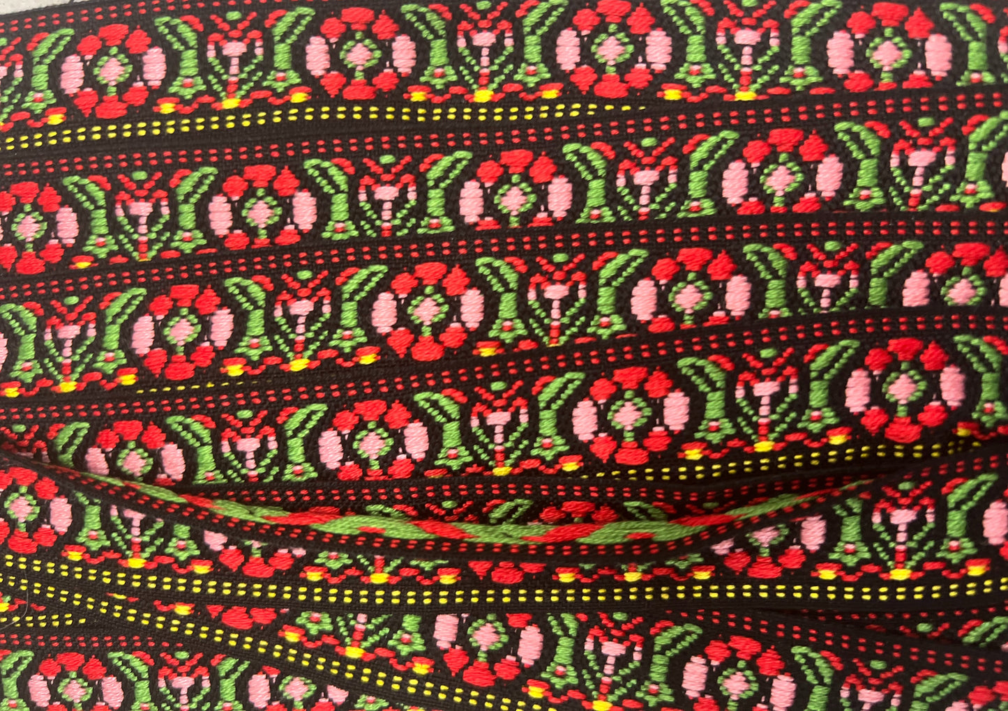 Hardanger #112-25mm-red/green/pink