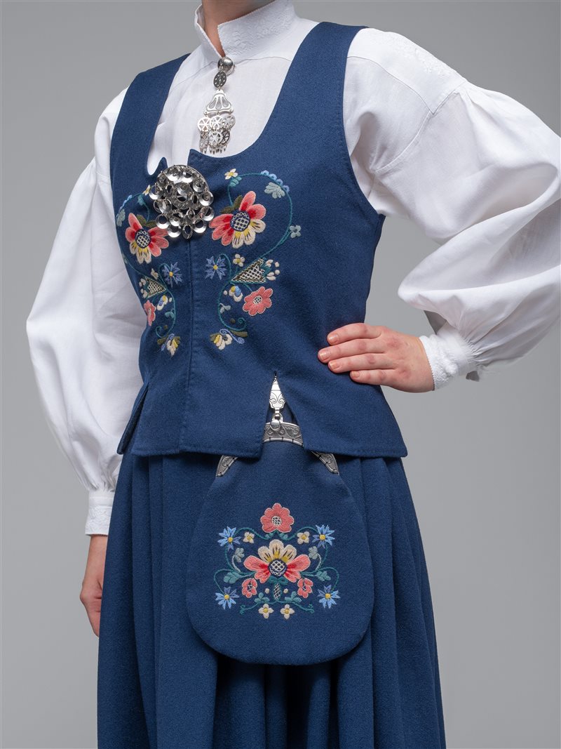 Bunad embroidery practice kit-Bolsøy Bunad