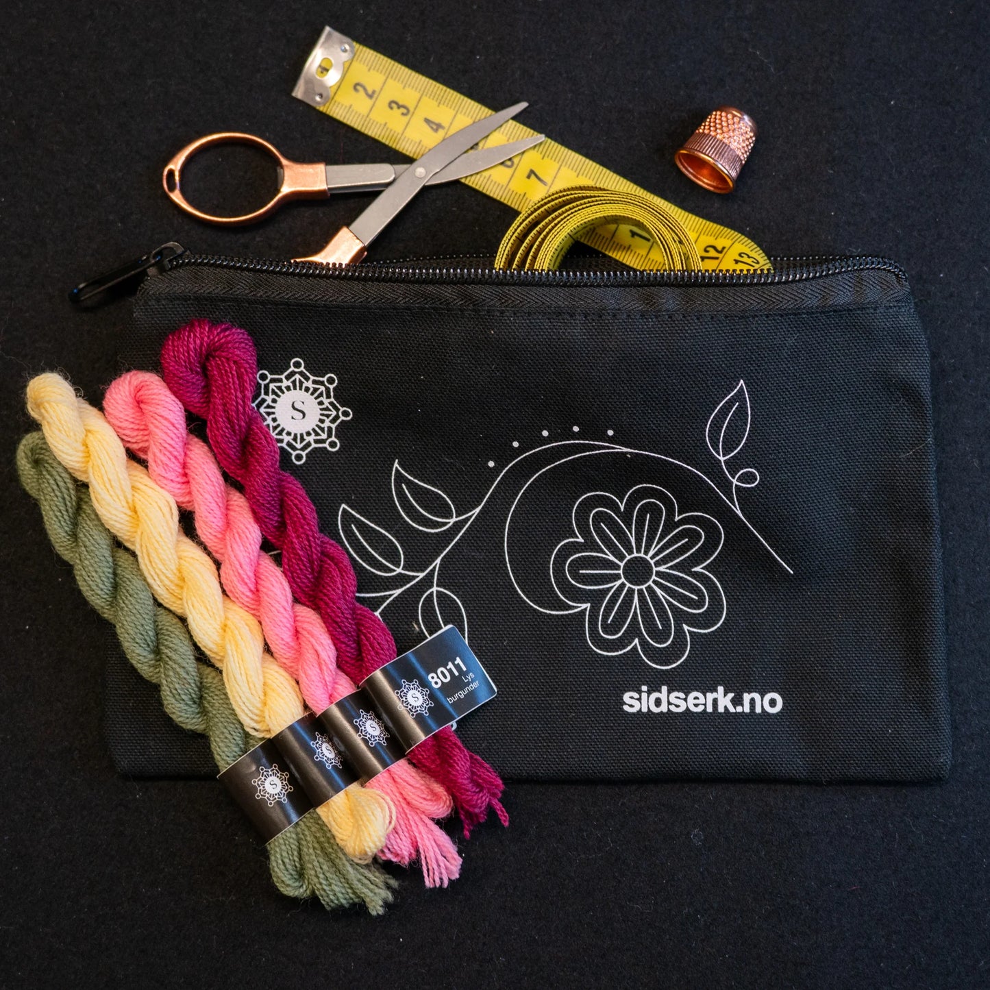 Zippered purse/pouch embroidery kit