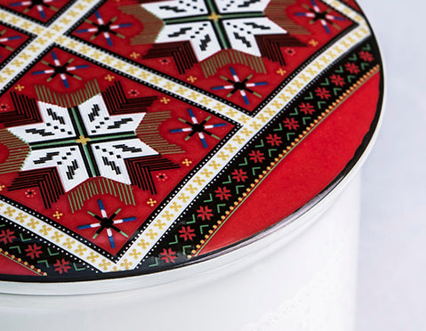 Porcelain jewelry box-Hardanger/large