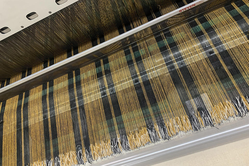 Wool-Tromsstakk 160 cm wide 500 gr weight-black with yellow stripes