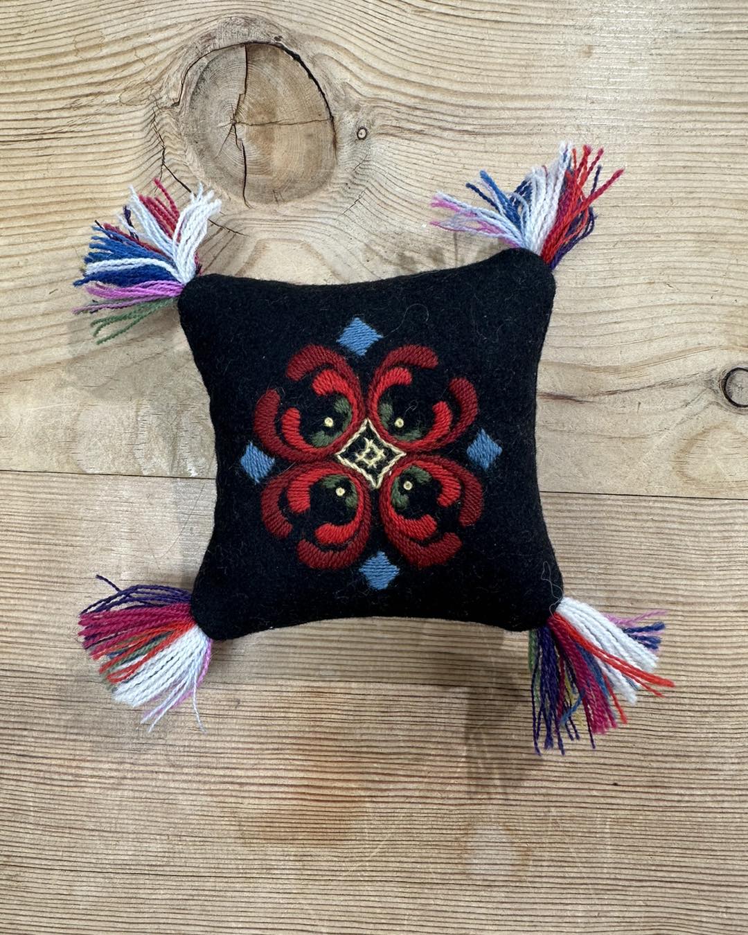 Pin cushion kit-pillow-black