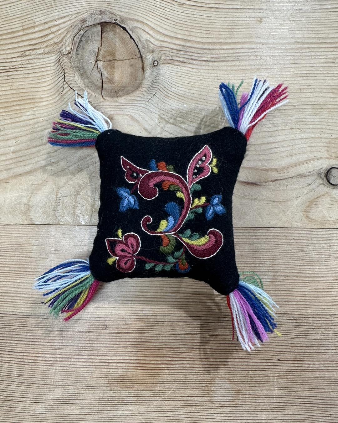 Pin cushion kit-pillow-black
