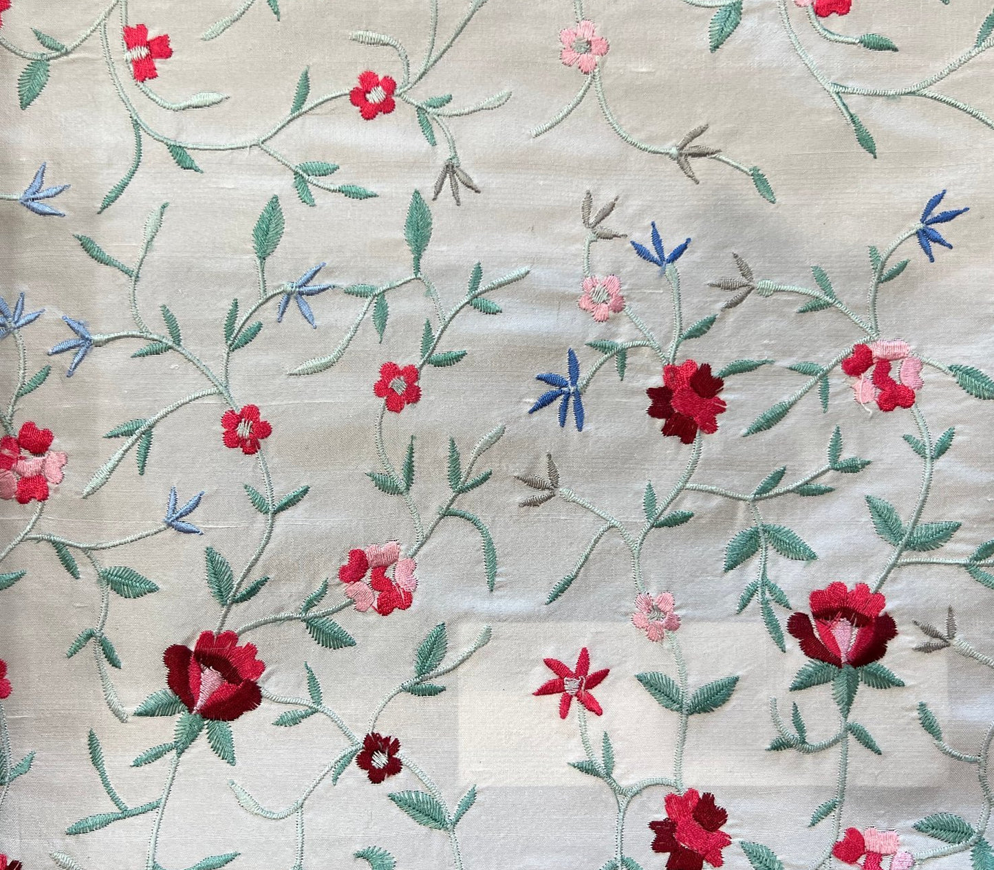 Piz Sion embr. silk 140 cm-white