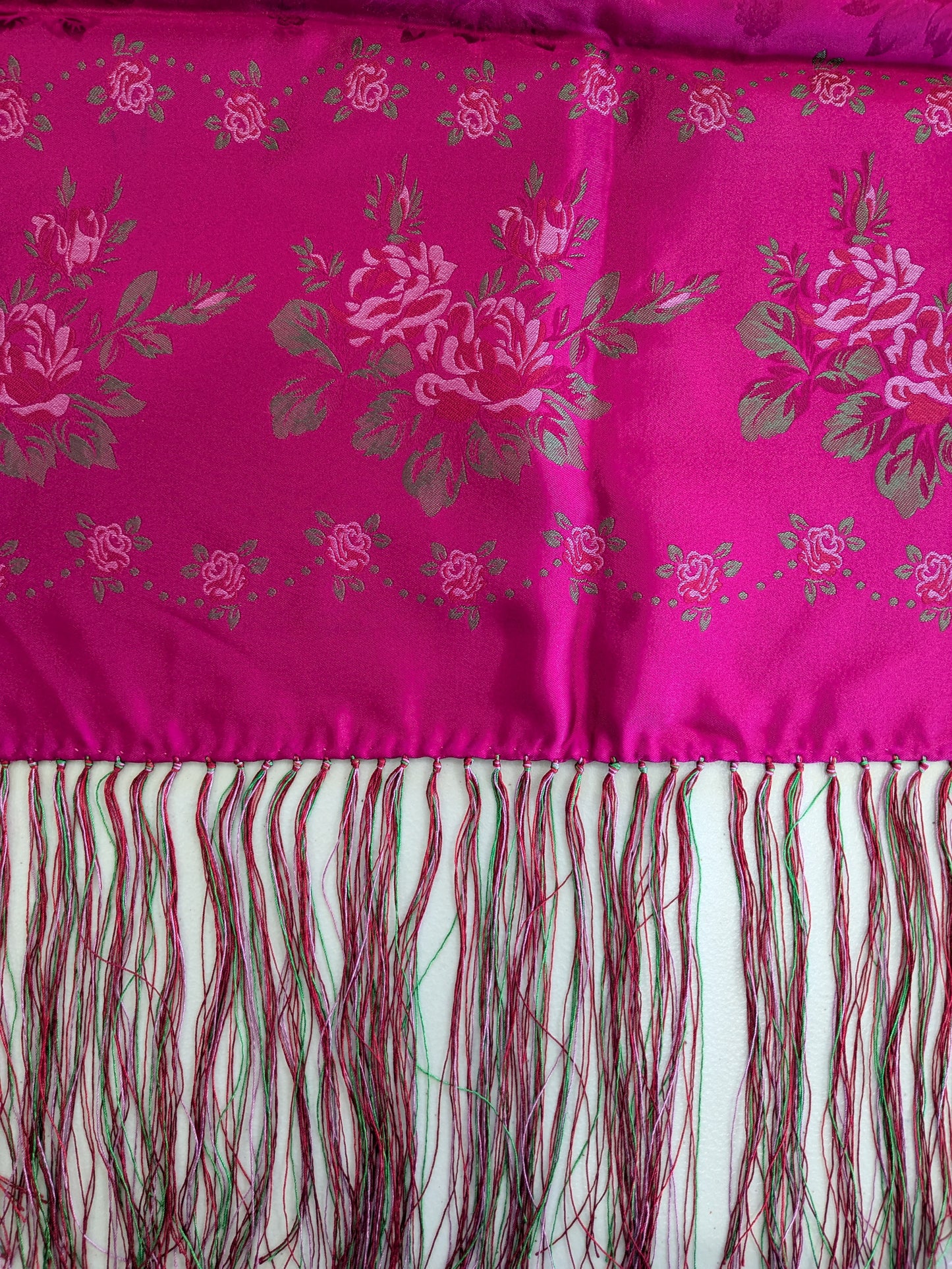 Rosy silk scarf with fringes-cerisse