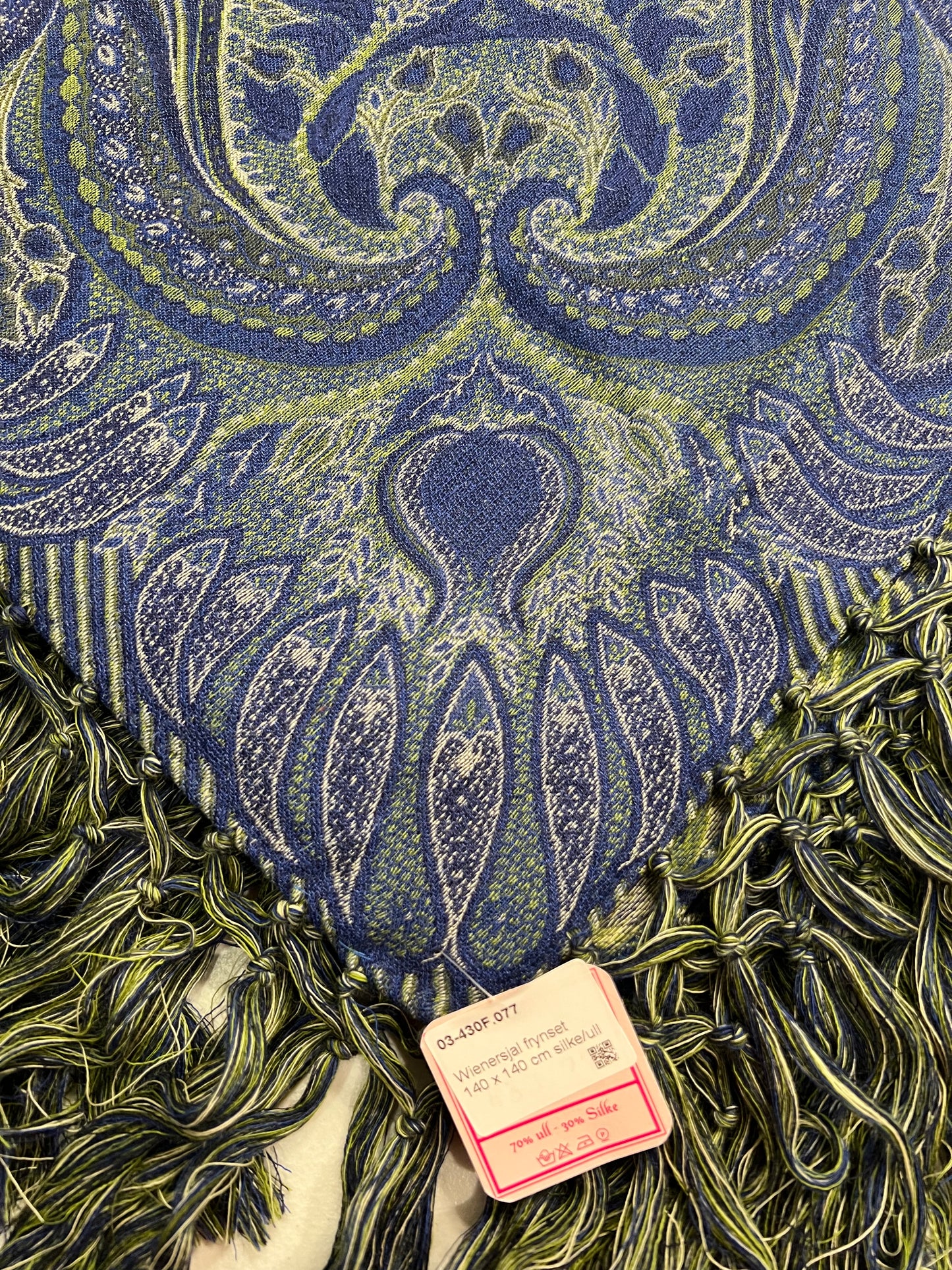 Wiener shawl-silk/wool-140x140cm with long fringes