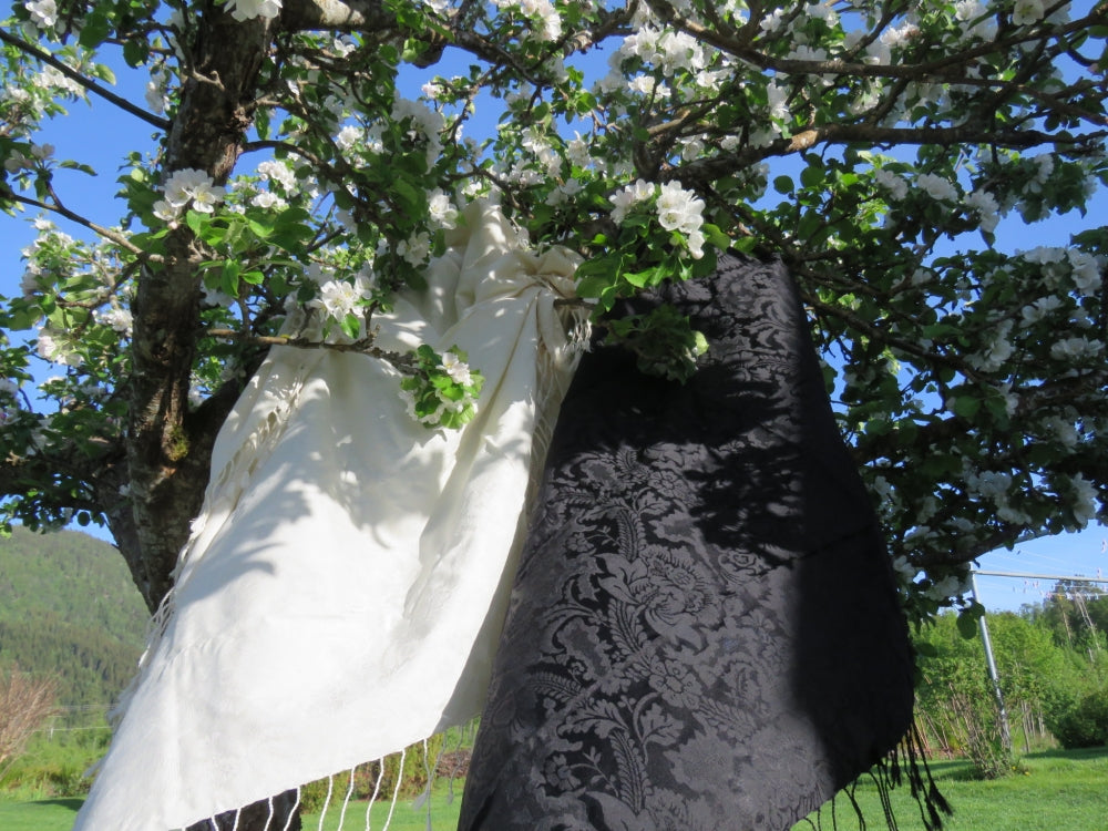 Silk shawl-Damsgard 1-130x130cm-wool/silk-cream with long fringes