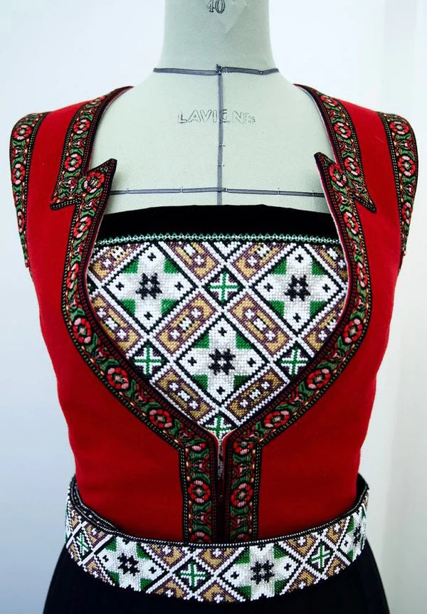 Hardanger #112-25mm-red/green/pink