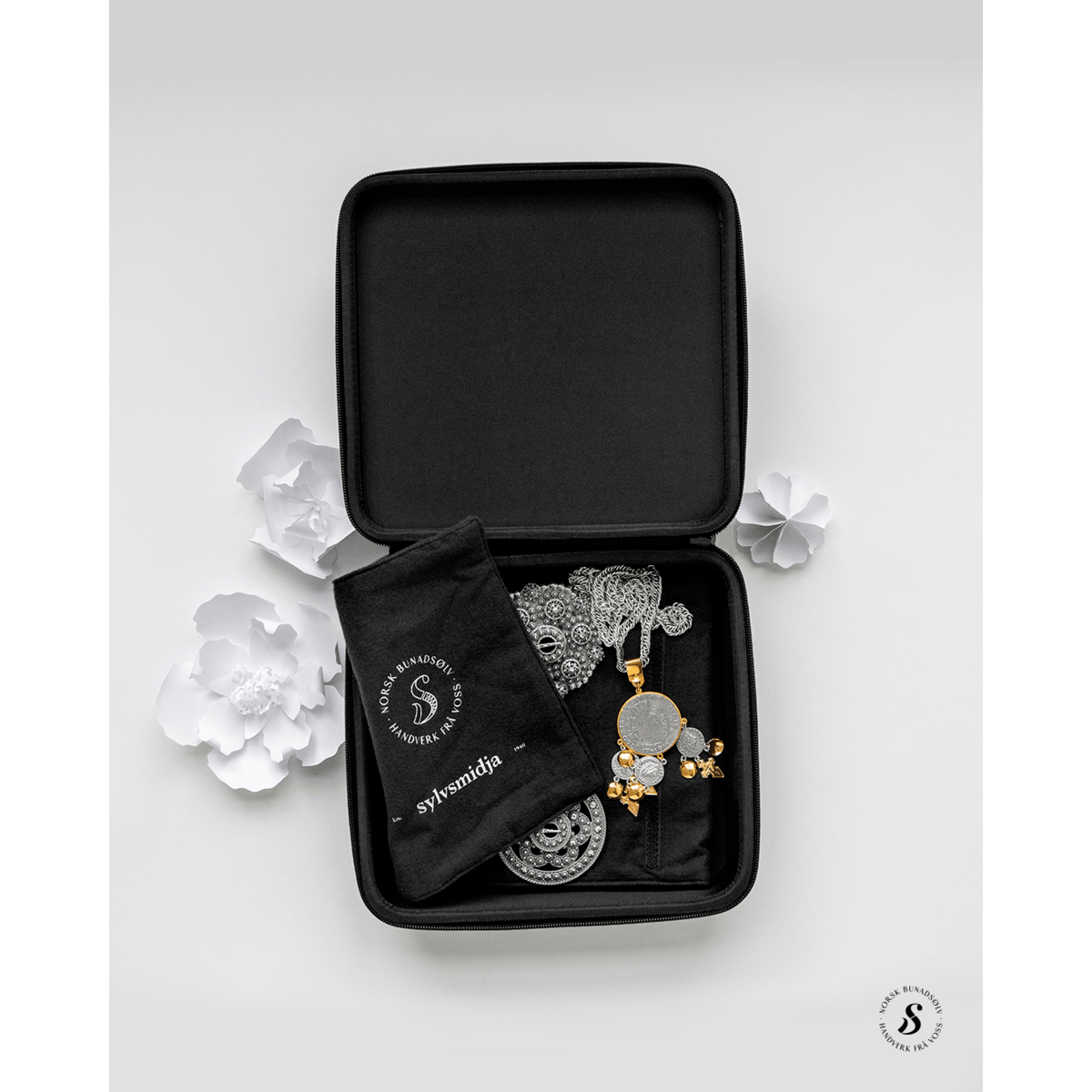Storage-Bunad silver storage case