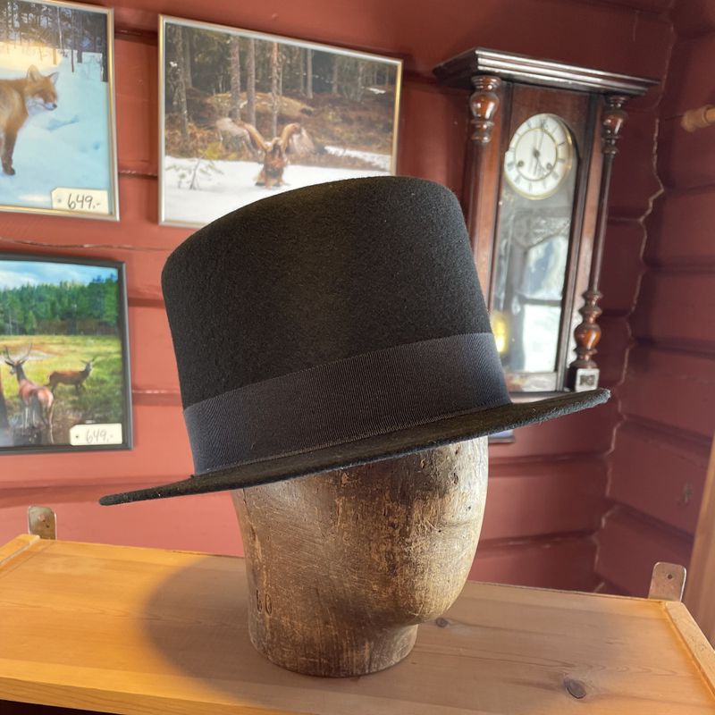 Bunad hat-model 3